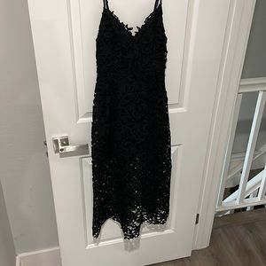 Black dress. Floral detail.